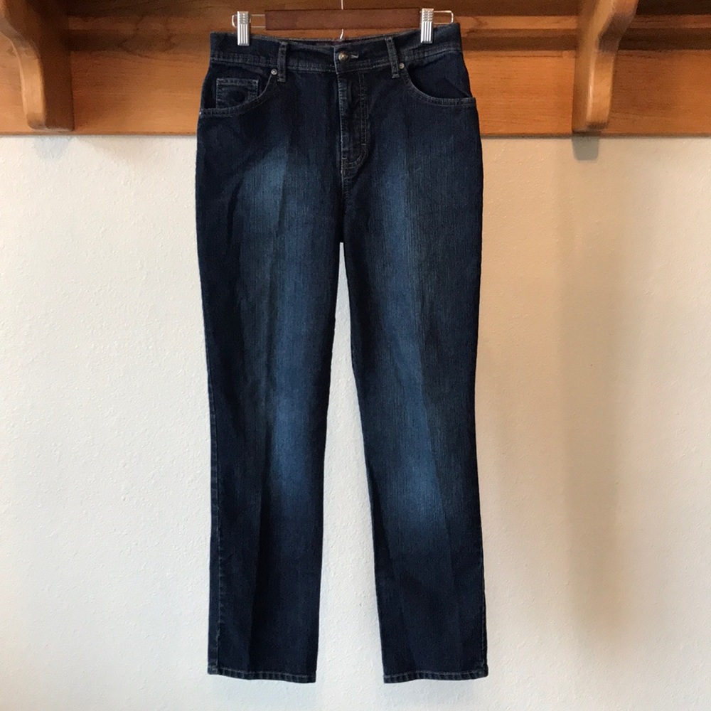 Gloria Vanderbilt “Amanda” Jeans - Picture 2 of 15